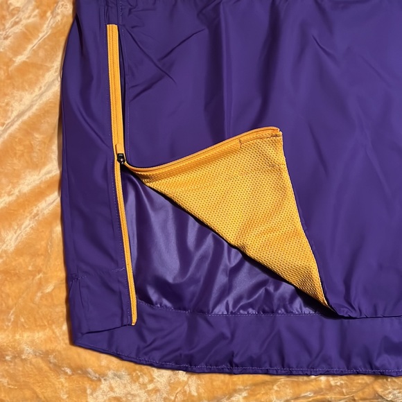 NIKE WINDBREAKER SHORT SLEEVE ZIP UP Size LARGE - Picture 6 of 12